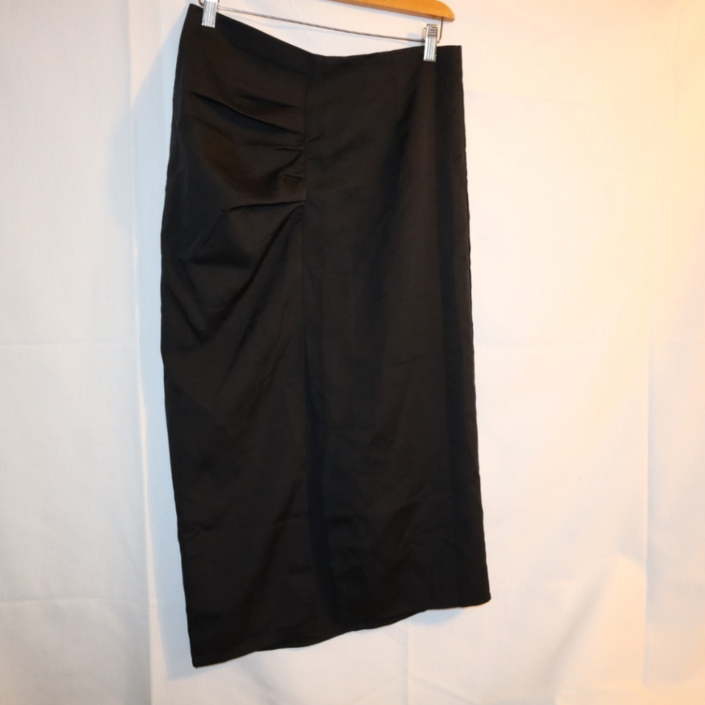 Commense gathered detailingmid lengthconcealed zi… - image 4